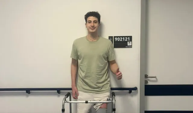 Motosiklet kazasında bacağını kaybeden Berk, protezle ayağa kalktı