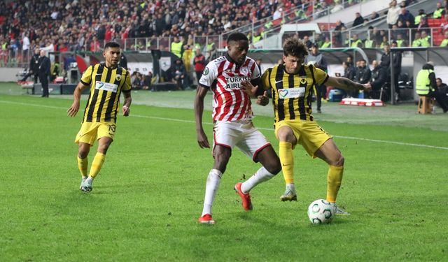 Samsunspor evinde AEK'ya 2-1 yenildi