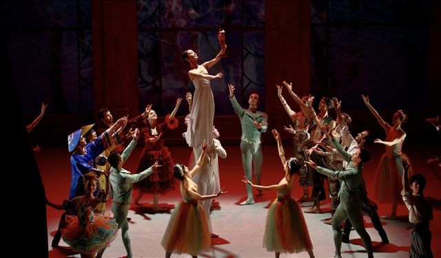 Çaykovski'nin 134 yıllık ölümsüz eseri "Fındıkkıran" balesi prömiyere hazır