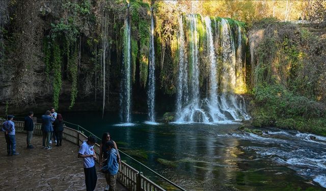 Düden Şelalesi dört mevsim ziyaretçi ağırlıyor