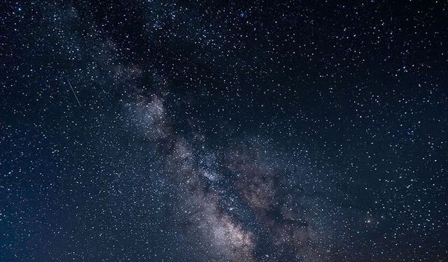 Bilim insanları, 12 milyar yıl öncesine ait Samanyolu benzeri dev galaksi keşfetti