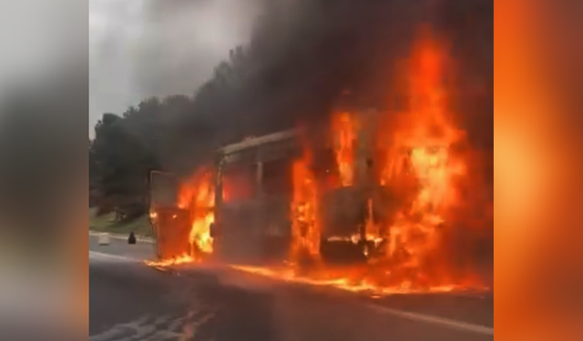 Osmaniye'de seyir halindeki servis minibüsü yandı