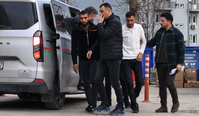 Bursa’da kendilerini polis olarak tanıtan 2 dolandırıcılık şüphelisi tutuklandı