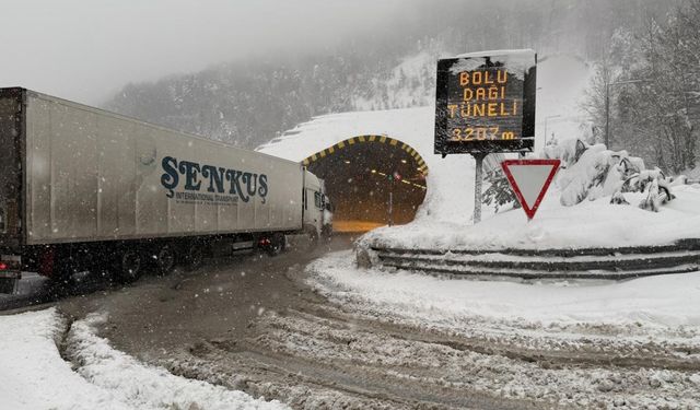 Bolu Dağı'nın Ankara istikameti ağır tonajlı araçların geçişine açıldı
