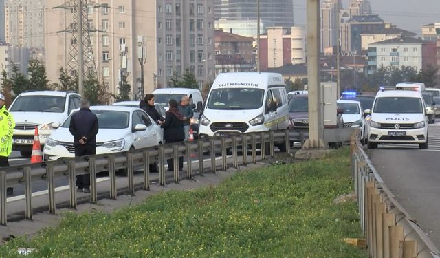 Motosikletin çarptığı yaya hayatını kaybetti, sürücü yaralandı