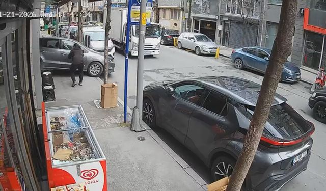 Fren yerine gaza bastığı otomobil kuaför dükkanına girdi