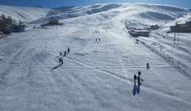 Elmadağ'da kızaklı kayak keyfi