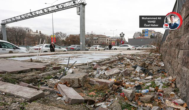 Masa gitti enkazı kaldı