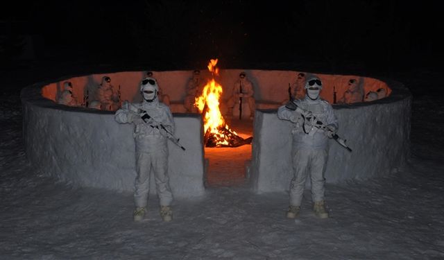 Mehmetçik tarafından "18'inci Dönem Barınma ve Çığ Kursu" yapıldı