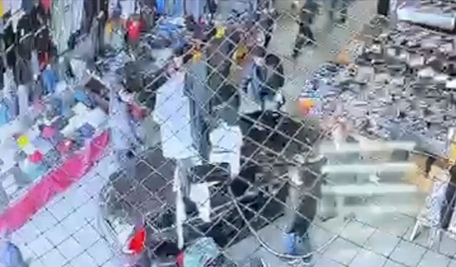 Edirne'de el freni çekilmeyen otomobilin halk pazarına girmesi güvenlik kamerasında