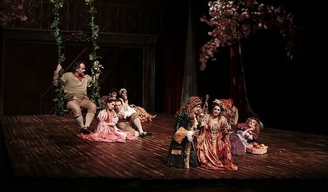 TDT "Alice Harikalar Diyarında" adlı çocuk oyununu sahnelemeyi sürdürüyor