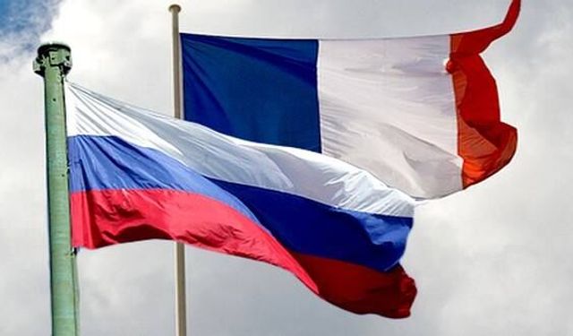 Rusya ve Fransa'nın Ankara büyükelçilikleri sosyal medyada tartıştı