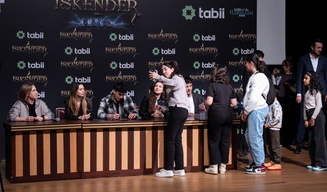 "Külliye'de Ramazan" etkinliklerinde "Tozkoparan İskender" dizisi oyuncuları sevenleriyle buluştu