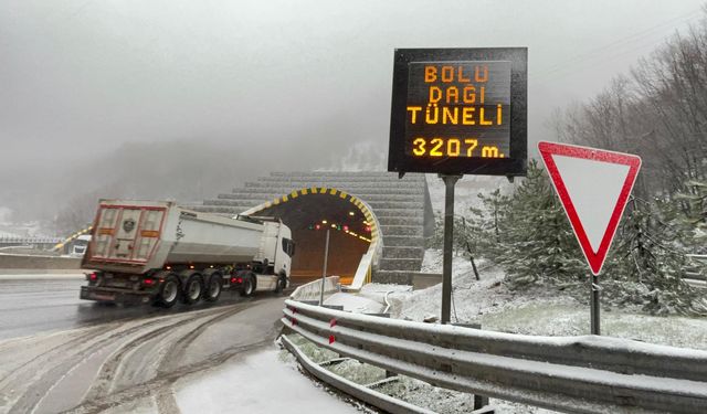 Bolu Dağı'nda kar yağışı etkili oldu