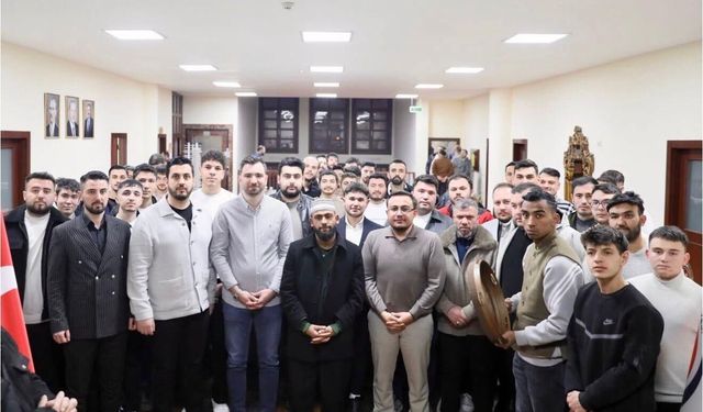 Celal Karatüre Sincan Gençliğiyle sahur sofrasında