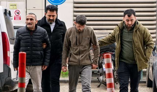 Alkollüyken tartıştıkları arkadaşını fırça sapıyla darbeden 2 şüpheli tutuklandı