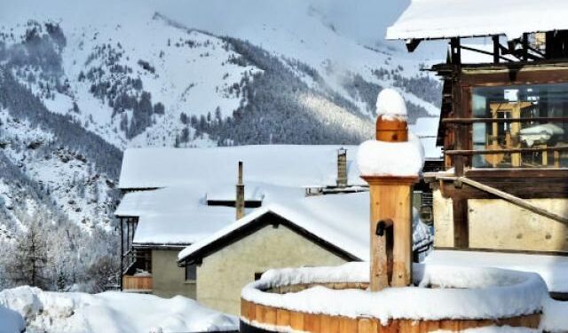 Fransa'da çığ düşmesi nedeniyle 2 kayakçı hayatını kaybetti