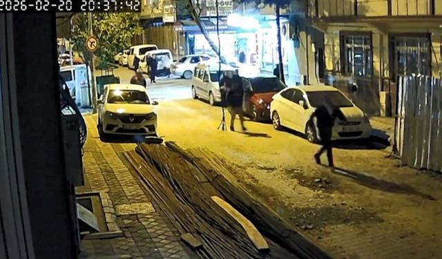 Sultangazi'de yol verme kavgasını çekmek isteyen kadın darbedildi: 2 Yaralı