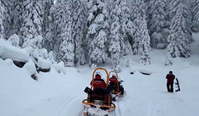 JAK timinden karla kaplı ormanda zorlu tatbikat