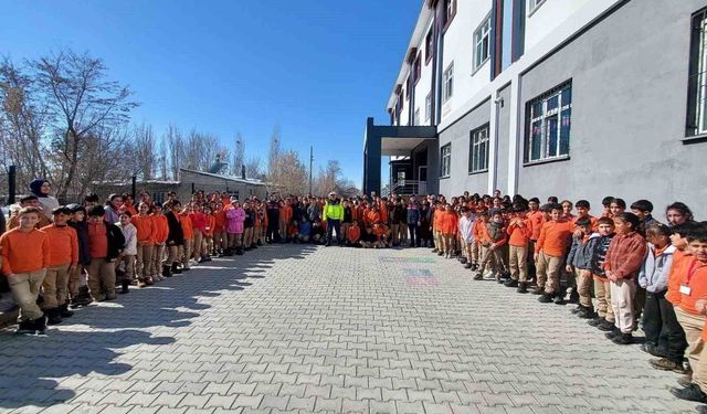 Muş’ta öğrencilere jandarmadan trafik ve güvenlik eğitimi