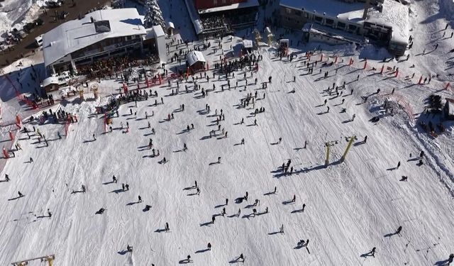 Sömestirde Uludağ’a tatilci akını; Milli Park gişelerinden 15 günde 47 bin araç geçiş yaptı