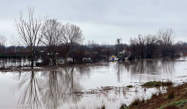 Turuncu alarm verilen Meriç Nehri’nde debi düşüşe geçt