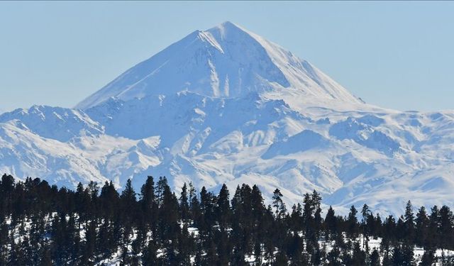 Kars'ta 1 metreyi aşan kar doğada güzel görüntüler oluşturdu
