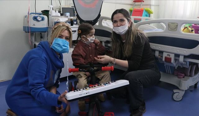 Oğlu nakille hayata tutunan anne, kurduğu dernekle organ bekleyenlere umut oluyor