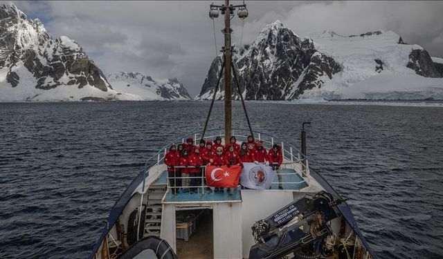 Türk bilim insanları 10. kez Beyaz Kıta’daki evleri Türk Bilimsel Araştırma Kampı'na ulaştı