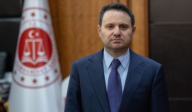 Bakan Gürlek'ten toplu taşıma aracında yolcuyu tehdit eden kadın hakkındaki soruşturmaya ilişkin açıklama