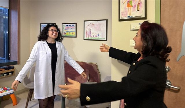 Çocukluk çağı kanserini yenen doktor hastalara şifa dağıtıyor