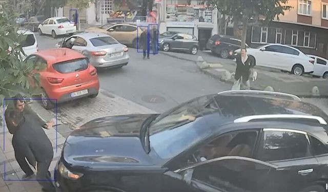 İstanbul'da kullandığı otomobilden düşen sürücüye geri gelen aracının çarpması kamerada