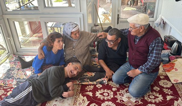 71 ve 72 yaşındaki çift, 52 yıldır engelli 3 çocuklarına bakıyor