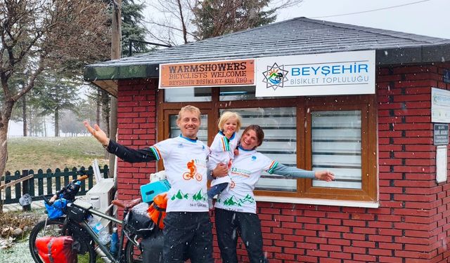 Bisikletleriyle dünya turuna çıkan Fransız aile Beyşehir'de mola verdi