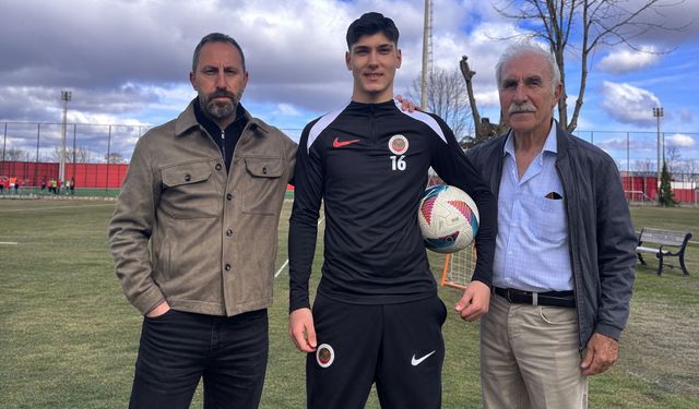 Gençlerbirliği'nin 15 yaşındaki futbolcusu Ayaz, ailesinin futbolculuk geleneğini devam ettiriyor