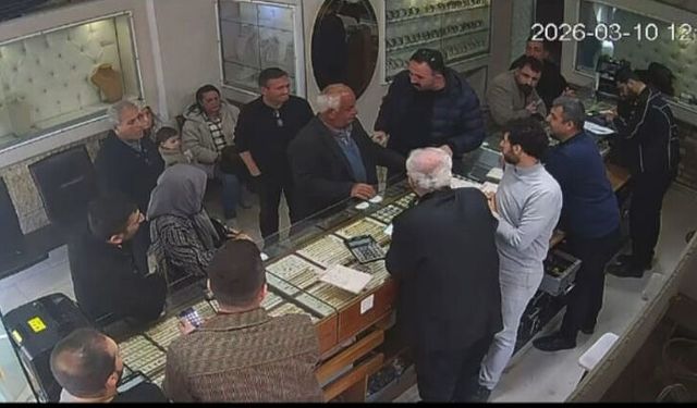 Kuyumcu, müşterisini dolandırılmaktan kurtardı