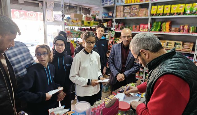 Öğrenciler, 'zimem defteri' geleneğiyle borçları ödedi