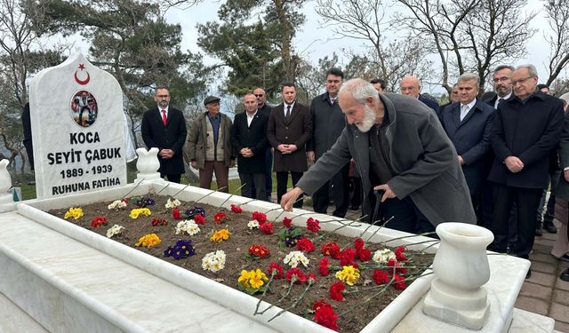 Seyit Onbaşı, mezarı başında anıldı