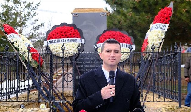 Halk ozanı Aşık Veysel vefatının 53. yılında Sivas'ta anıldı