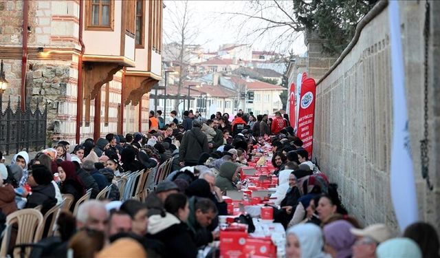 Edirne'de düzenlenen "Büyük Selimiye İftarı" bir kez daha Balkanlar'ı aynı sofrada buluşturdu