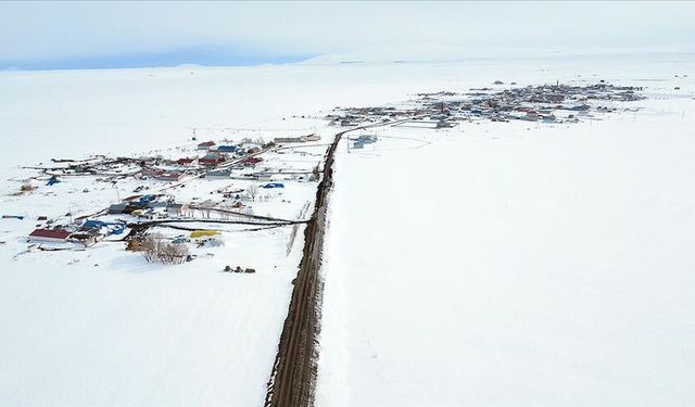 Kars'ta karla beyaza bürünen köyler dronla görüntülendi