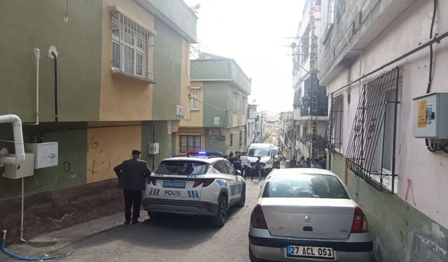 14 yaşındaki kız çocuğu, babasını boynundan bıçaklayıp, öldürdü