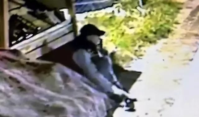 İş yerindeki ayakkabıyı giyip, çaldı