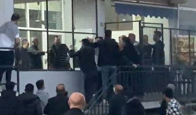 Bursa'da iki grup arasındaki tekme ve sopalı kavga kamerada