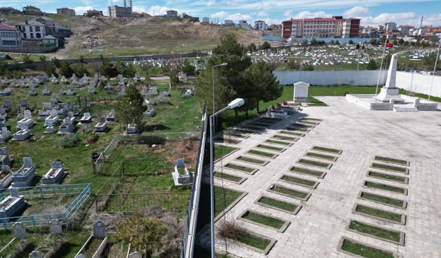 İlçe mezarlığında 'kıble' farklılığı