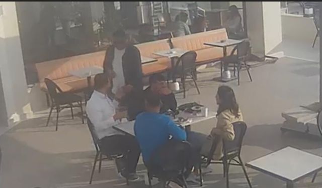 Kafe sahibi, işletmede bulduğu 7 bin lirayı sahibine teslim etti
