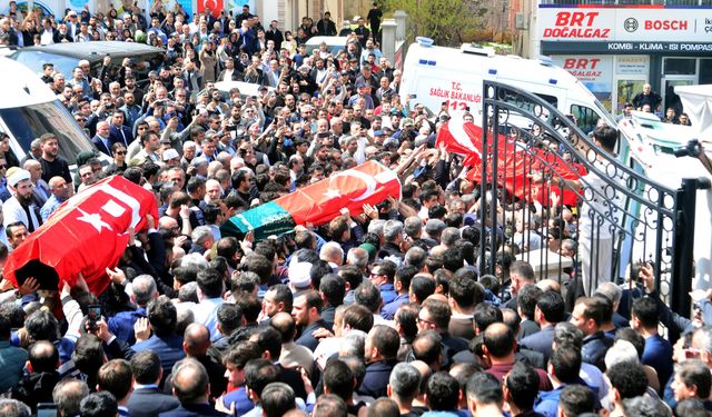 Kahramanmaraş’ta okuldaki saldırıda yaşamını yitiren öğrenciler toprağa verildi