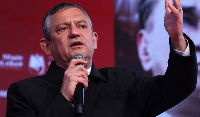 Özgür Özel: Normal bir siyasi parti kaldırdığımız yükün 10'da birinde ezilir