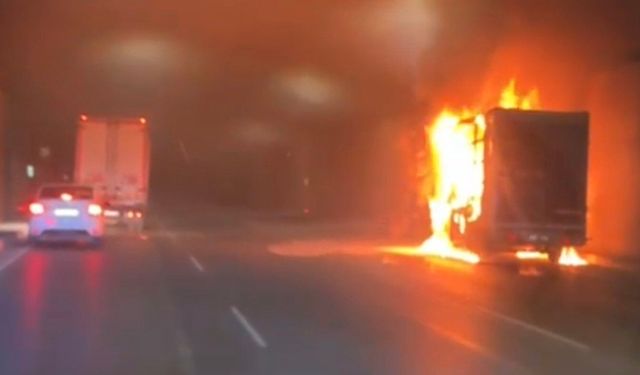 Tüneldeki kamyonette çıkan yangın paniğe neden oldu