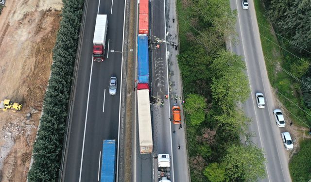 TEM’de 6 TIR zincirleme kazaya karıştı; Ankara yönünde ulaşım aksadı